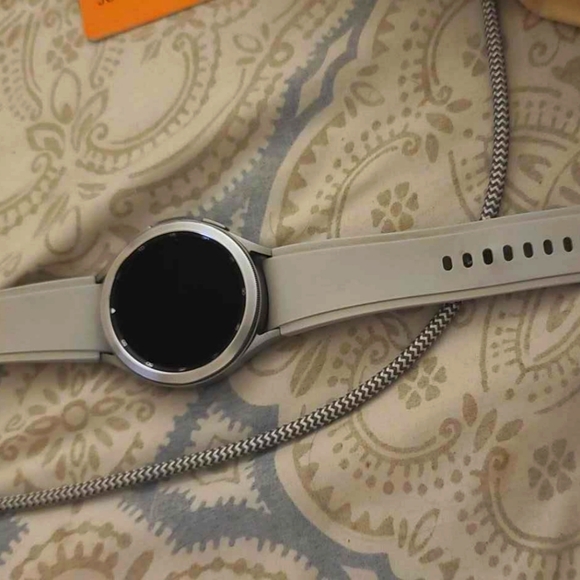 Samsung Galaxy Watch 4 Classic 46mm - Picture 1 of 5